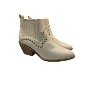 NEW BOUTIQUE BY CORKYS women on fleek boot in off white